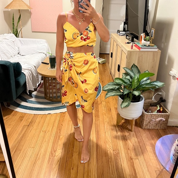 Show Me Your Mumu crop top and skirt - Picture 2 of 7